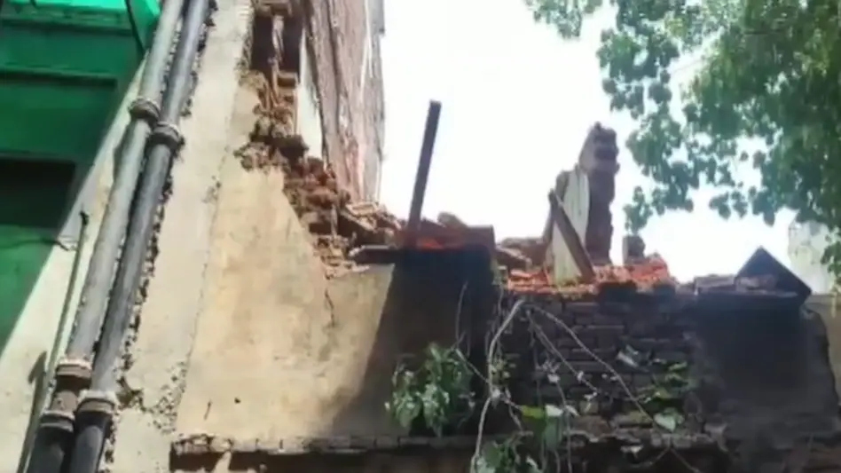 6a883a886f148-delhi-karol-bagh-building--collapsed-214610614-16x9