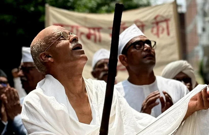 6a9d1ca9690a6-manoj-bajpayee-as-mahatma-dandhi-first-look-out-065619846-16x9