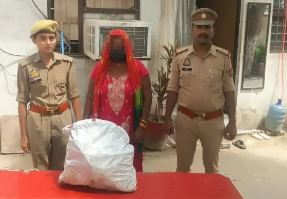 6aa21b33c1862-ghaziabad-woman-arrested-with-70-bottles-haryana-liquor-six-excise-cases-105126243-16x9 (1)