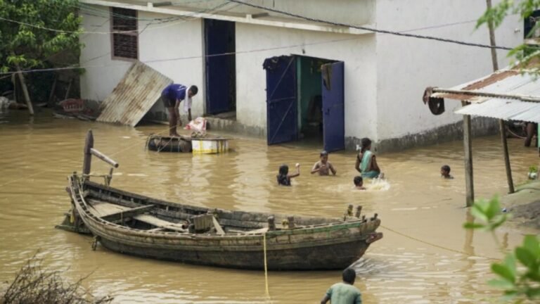 6aa221d185e1f-bihar-flood-101939856-16x9