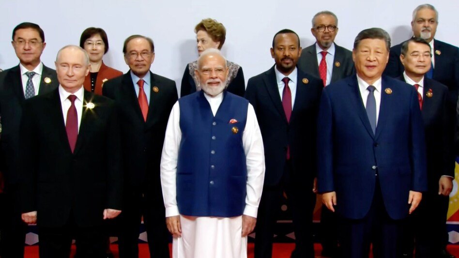 6aa64812ccda2-pm-modi-in-brics-family-photo-135201656-16x9