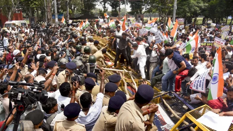 6aa8f1ebb420a-patna-students-protest-253434452-16x9
