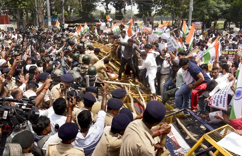 6aa8f1ebb420a-patna-students-protest-253434452-16x9