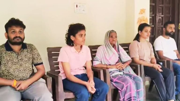 6ab77ae1305b7-azamgarh-case-six-girls-two-women-leave-home-five-deaths-family-in-fear-265719956-16x9 (1)