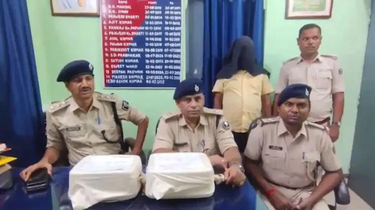6ab87f6345b6f-banka-police-recover-10-kg-silver-33-grams-gold-jewellery-theft-story-272849930-16x9