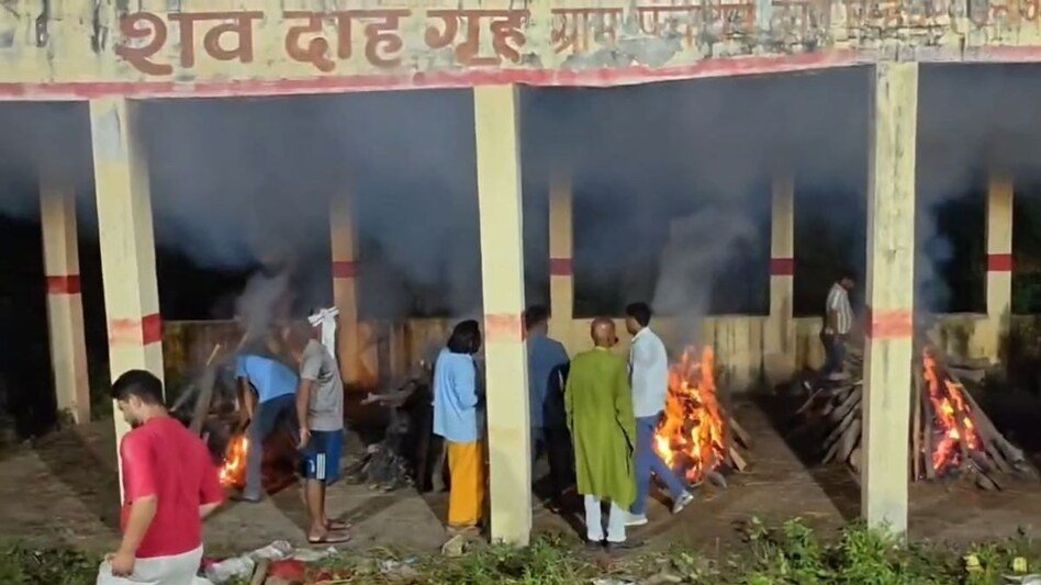 6abc9f334cab8-jhansi-five-family-members-drown-in-sukhnai-river-cremated-together-303338400-16x9