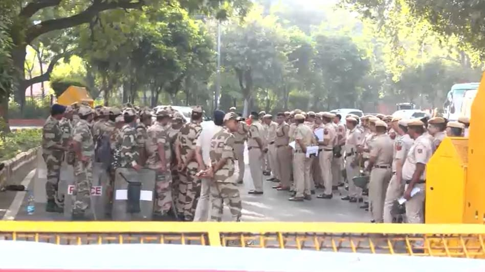 6ac8fd25e5fe3-delhi-security-094140861-16x9