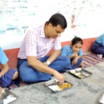 6ac9a69645d6d-katihar-dm-sits-with-students-teaches-promotes-self-reliance-midday-meal-washing-own-plate-104436878-16x9 (1)