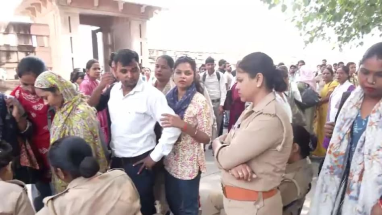 6ac9e5642c436-up-alert-over-cjp-protest-in-delhi-police-force-20-districts-deployed-500-women-constables-101235127-16x9 (1)