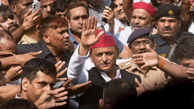 6acb333eb7994-akhilesh-yadav--jp-narayan-115701642-16x9