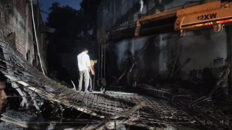 6accedb5a555d-ghaziabad-warehouse-collapse-122452481-16x9