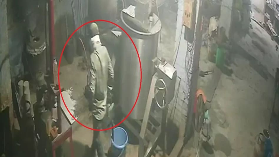 6acdd45a7ab2b-kanpur-thief-steals-18-kg-silver-134857237-16x9