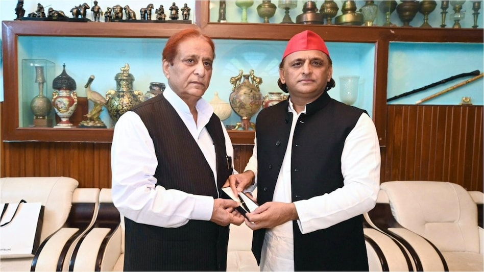 6ad70a1fd9960-akhilesh-yadav-meets-azam-khan-rampur-jail-202846843-16x9 (1)
