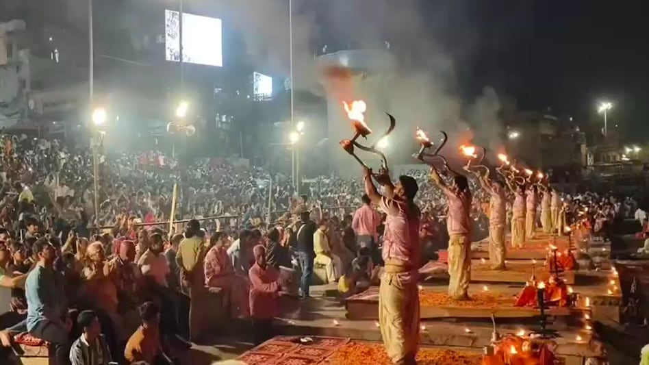 6ad81409bc786-varanasi-after-64-days-world-famous-ganga-aarti-212320771-16x9