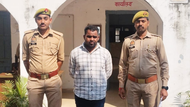 6adca5df4dc5c-school-employee-arrested-24343842-16x9 (2)