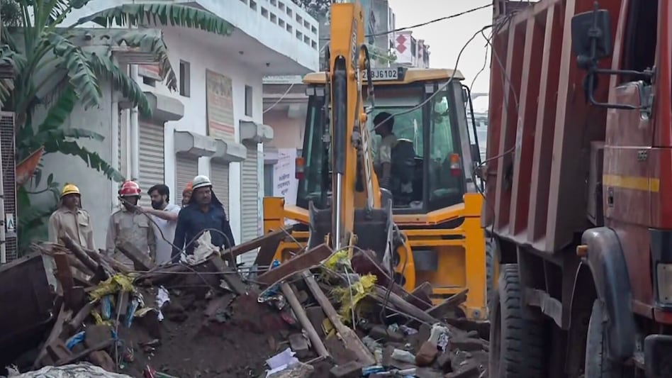 6aded795d68cd-delhi-harsh-vihar-building-collapse-263116526-16x9